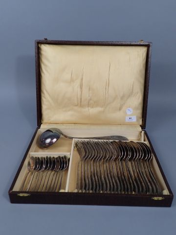 Ménagère en métal argenté, modèle des années...