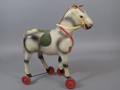 Ensemble de jouet divers dont un cheval en...