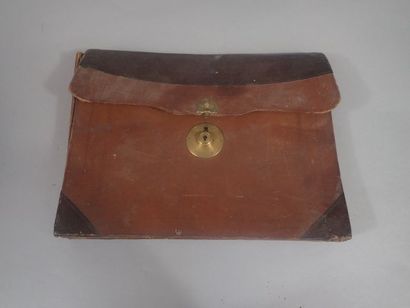 Portefeuille en cuir compartimenté avec un...
