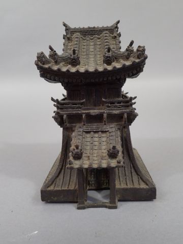 Petit temple asiatique en bronze (H: 17,5cm,...