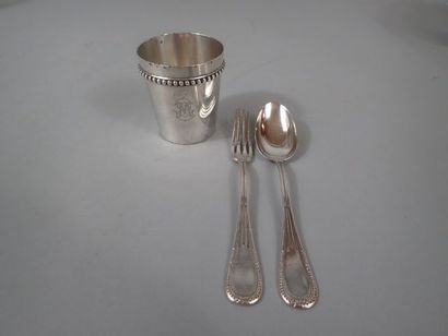 Ensemble de baptême en argent comprenant...