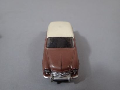 * DINKY TOYS France Ref 531. Fiat 120 Grande...