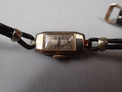* Montre de femme cadran en or jaune poinçonner...
