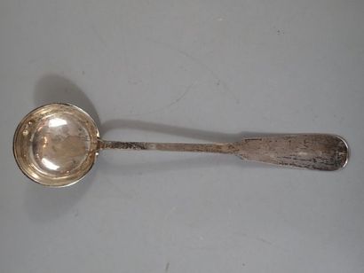 *Louche en argent modèle uniplat. Poinçon...