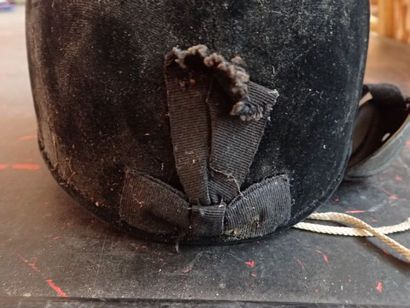 Lot équitation: une bombe en velours noir...