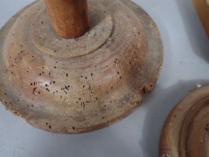 * Ensemble de 4 anciens portes chapeaux à...