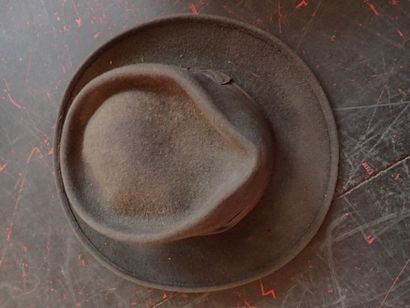 Lot de 4 chapeaux : un Chapeau claque de...