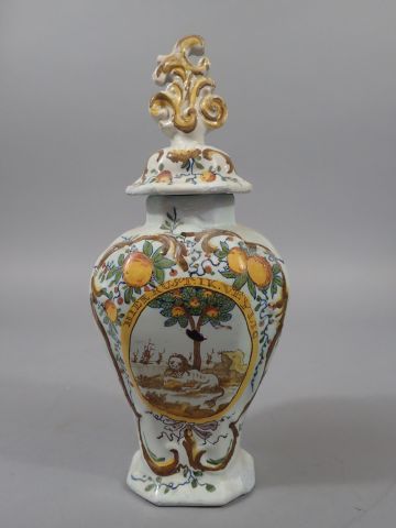 DELFT. Vase de forme balustre couvert en...