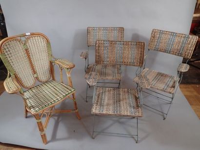 Fauteuil de jardin en rotin en partie teinté...