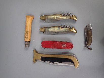 Ensemble de couteaux pliants dont OPINEL...