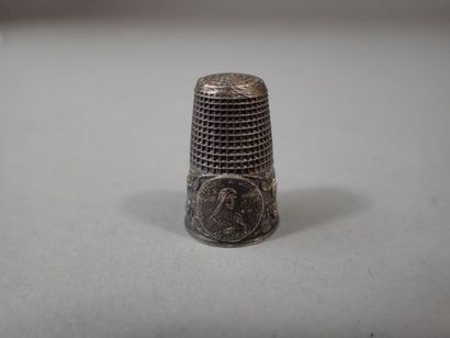 *Souvenir de Lourdes, dé à coudre en argent...