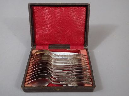 *Suite de 6 petites cuillères en argent poinçonné...