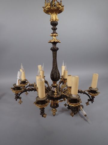 important lustre à 12 lumières en bronze...