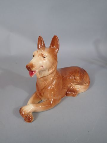 SAINT CLEMENT. Chien berger Allemand en faïence...