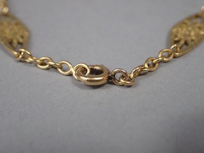 Collier en or jaune 18K à décor de mailles...