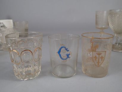 Ensemble de 16 verres dépareillés à eau et...