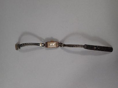 * Montre de femme cadran en or jaune poinçonner...