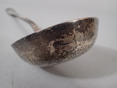 *Louche en argent modèle uniplat. Poinçon...