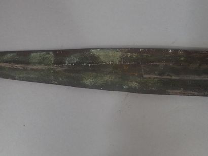 Reproduction en bronze d'une épée de style...