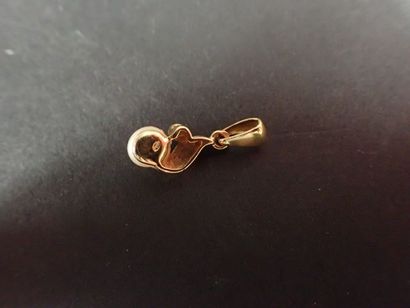 Pendentif en or jaune 18K serti d'une perle...