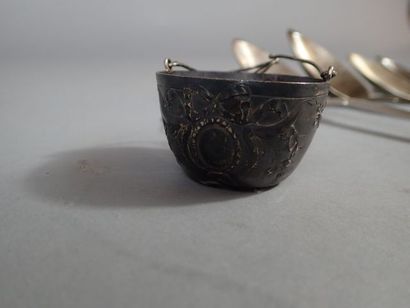 Ensemble de couverts en argent dépareillé...