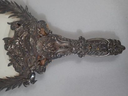Face à main en argent à décor de Putti et...