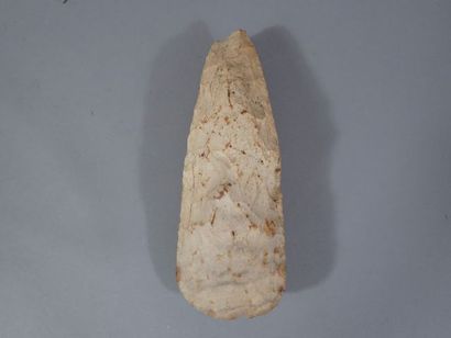 Hache taillée Néolithique, provenance Oise,...