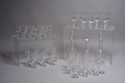 BACCARAT, attribué à. Service de verres en...