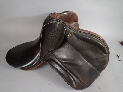*Ensemble d'équitation comprenant une paire...