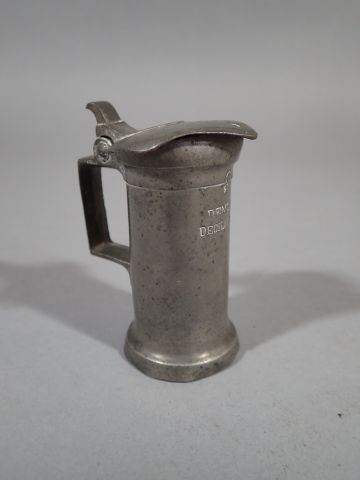 Petit pichet mesure en étain d'un demi-décilitre....