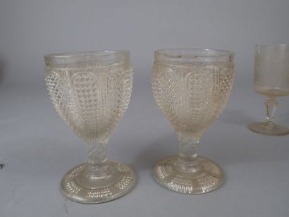 Ensemble de 16 verres dépareillés à eau et...