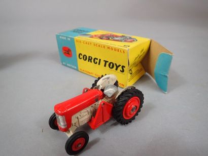 CORGY TOYS. Réf. 53 Massey-Ferguson 65 with...