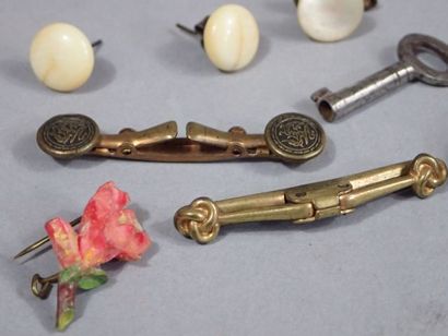 *Ensemble de bijoux fantaisies divers : Médaillon...