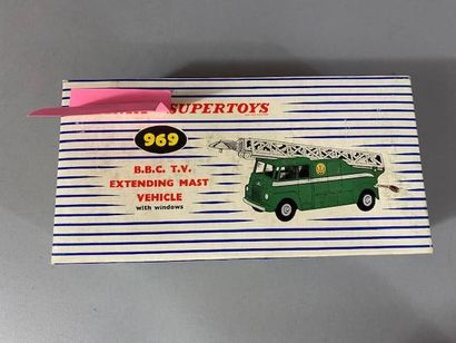 DINKY SUPERTOYS GB. Réf 969 B.B.C. T.V. extending...