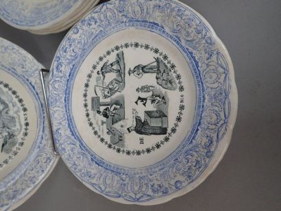 Gien . Six assiettes en faïence à décor imprimé,...