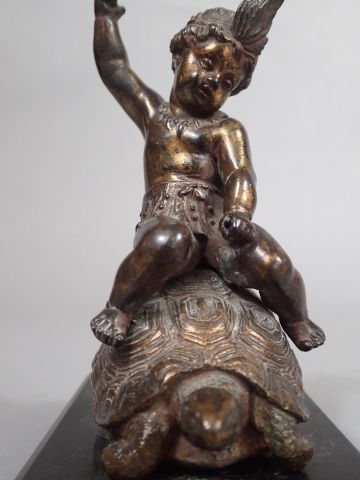 Ecole du XIXème siècle « Putto chevauchant...