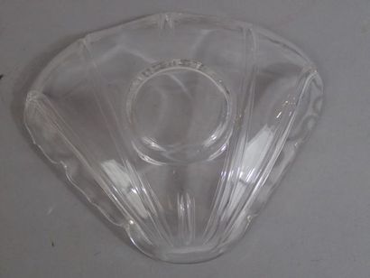 Dix coupelles en cristal en forment de c...