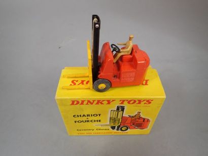 DINKY TOYS France. Réf 597.Chariot à fourche...