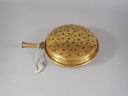 Bassinoire sans manche en laiton ajouré et...
