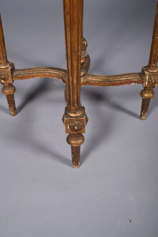 * Sellette ronde en bois sculpté stuqué et...