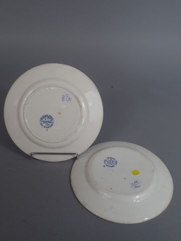 Creil Montereau. Deux assiettes en faïence...