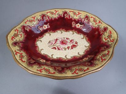 LONGWY. Corbeille en faïence polychrome et...