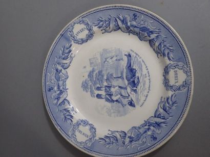 Creil Montereau. Deux assiettes en faïence...