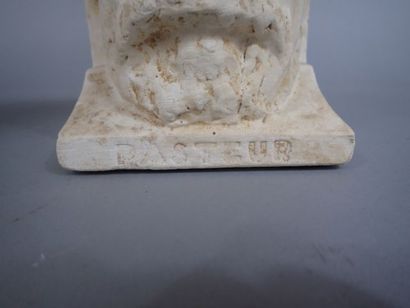 Paire de serre livres en plâtre représentant...