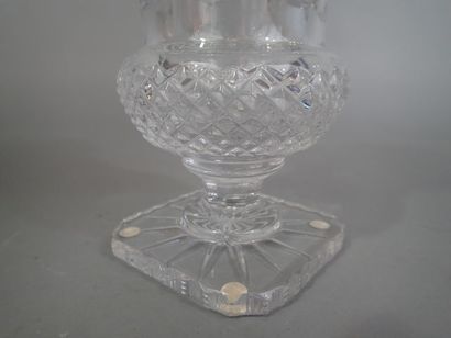 Vase Médicis en cristal taillé en pointe...