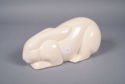 * Lapin en faïence craquelé. Travail moderne...