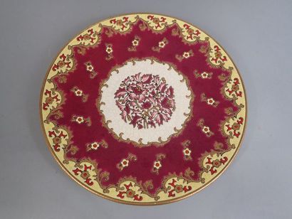 LONGWY. Grand plat rond en faïence polychrome...