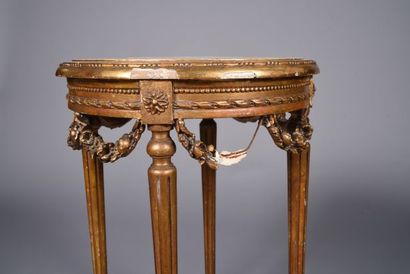 * Sellette ronde en bois sculpté stuqué et...