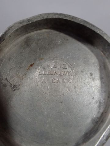 Petit pichet mesure en étain d'un demi-décilitre....