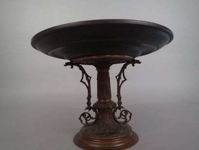 GREIL, Grande coupe sur piédouche en bronze...